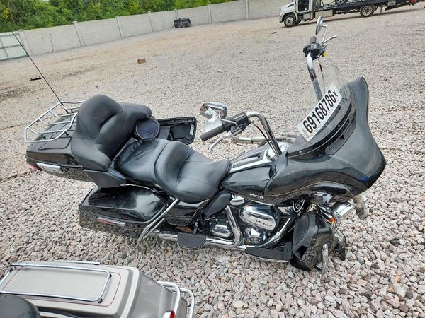 2017 HARLEY-DAVIDSON FL