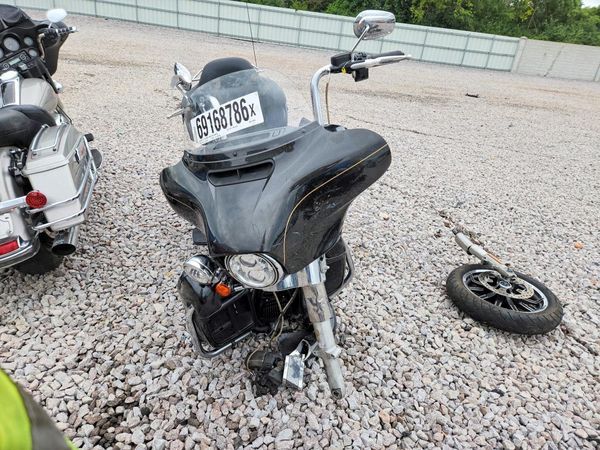 2017 HARLEY-DAVIDSON FL