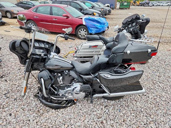 2017 HARLEY-DAVIDSON FL