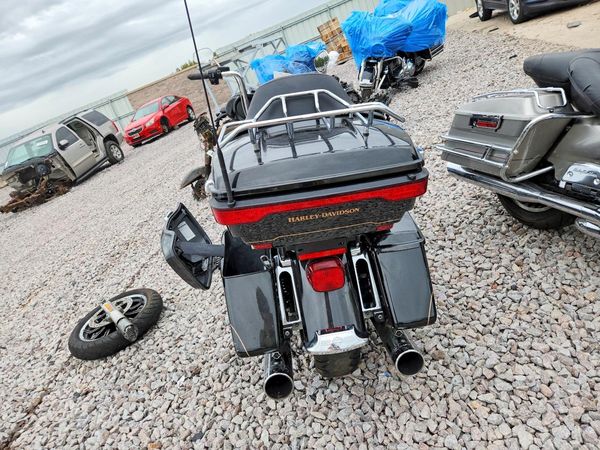 2017 HARLEY-DAVIDSON FL