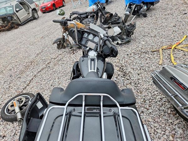 2017 HARLEY-DAVIDSON FL