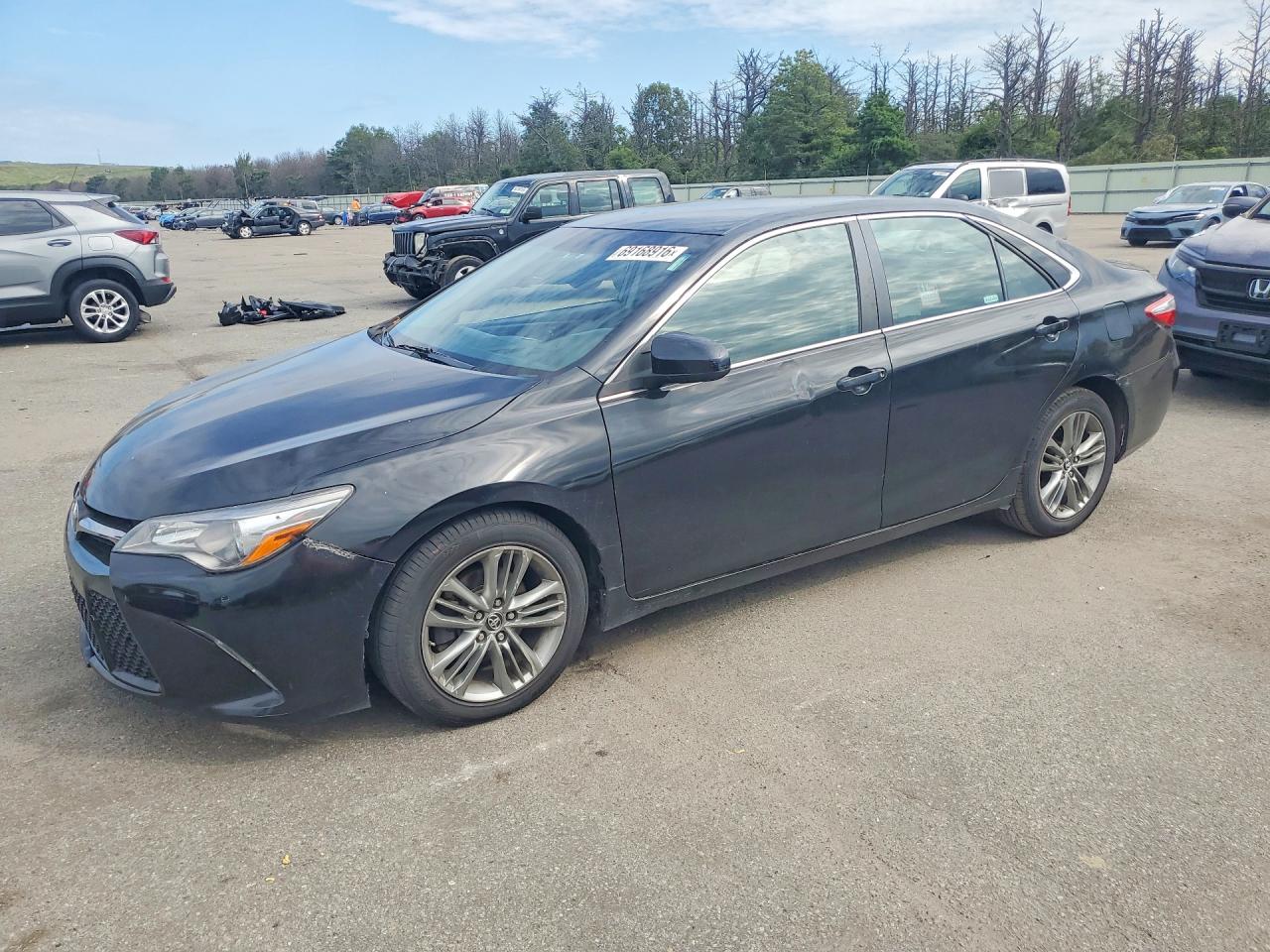 2015 TOYOTA CAMRY — Front 3/4