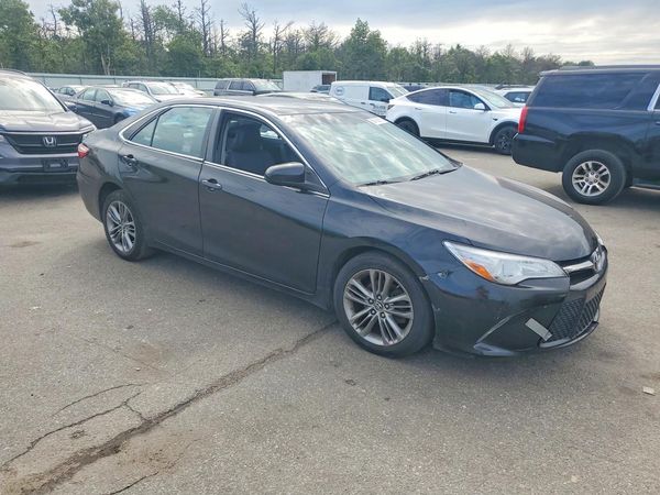 2015 TOYOTA CAMRY — Passenger 3/4