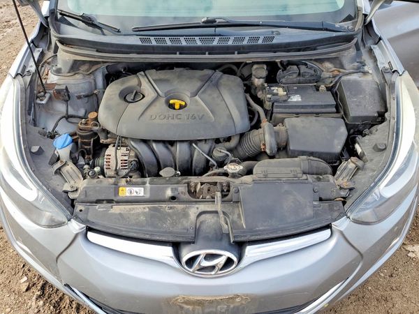 2015 HYUNDAI ELANTRA — Engine bay