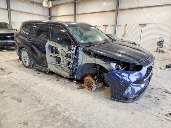 2021 TOYOTA HIGHLANDER Limited — Passenger 3/4