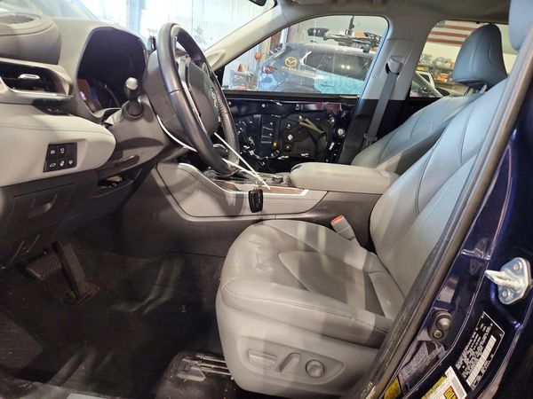 2021 TOYOTA HIGHLANDER Limited — DENT