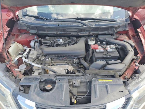 2018 NISSAN ROGUE — Engine bay