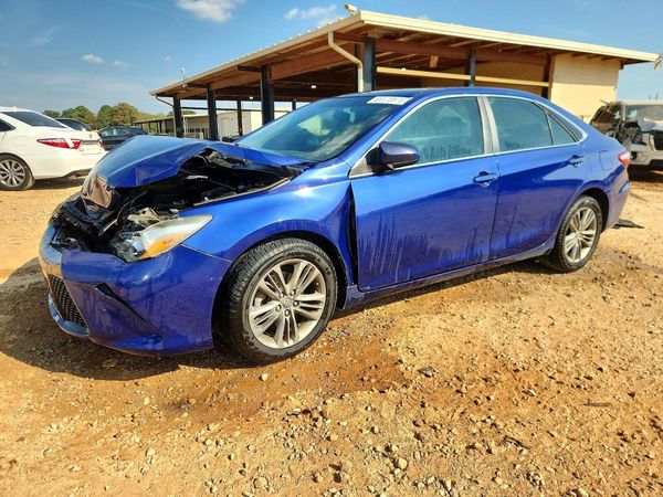 2015 TOYOTA CAMRY — Front 3/4