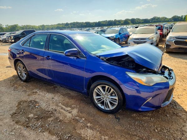 2015 TOYOTA CAMRY — Passenger 3/4