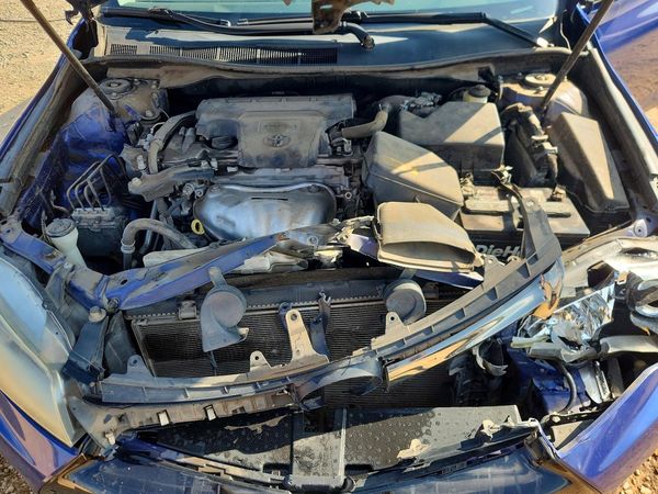 2015 TOYOTA CAMRY — Engine bay