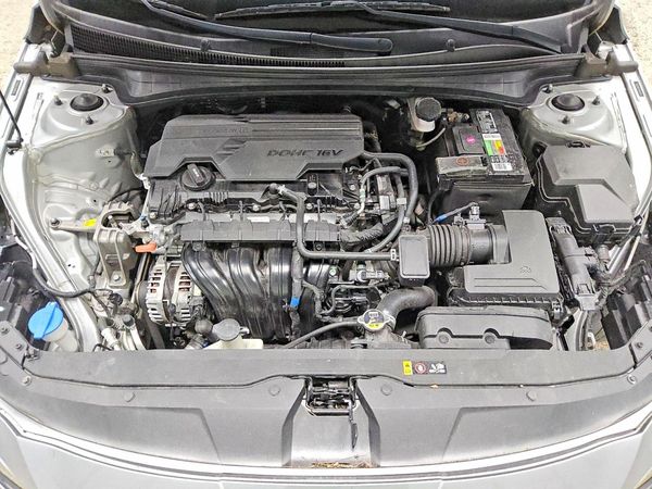 2021 HYUNDAI ELANTRA SEL — Engine bay