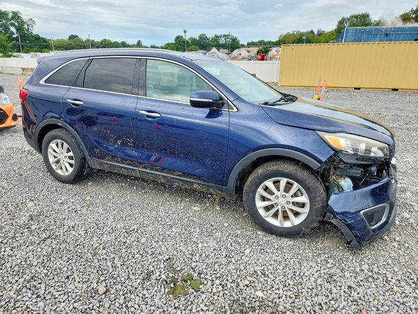 2017 KIA SORENTO L, LX — Passenger 3/4