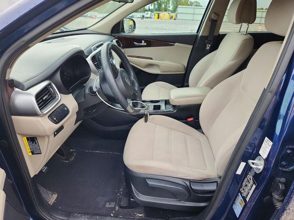 2017 KIA SORENTO L, LX — DENT