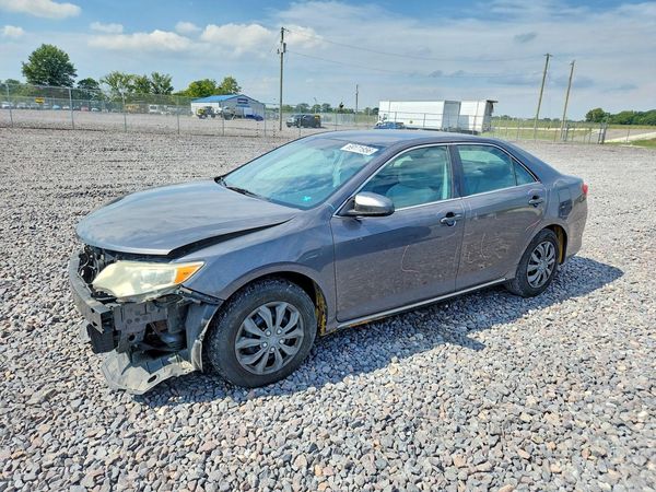 2013 TOYOTA CAMRY — Front 3/4