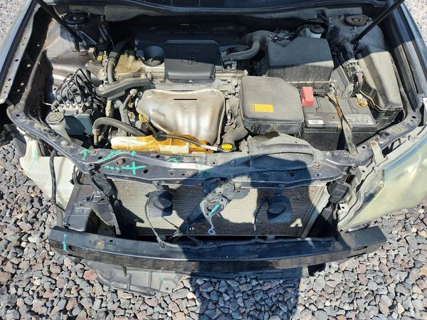 2013 TOYOTA CAMRY — Engine bay
