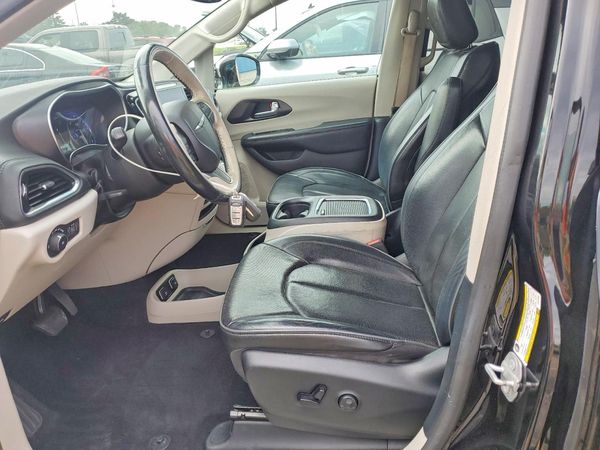 2020 CHRYSLER PACIFICA Limited — DENT