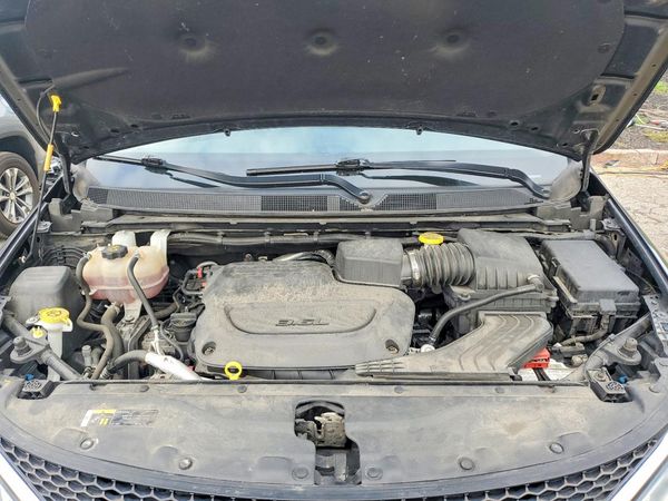 2020 CHRYSLER PACIFICA Limited — Engine bay