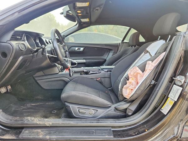 2017 FORD MUSTANG V6 Convertible — DENT