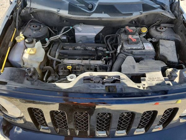 2015 JEEP PATRIOT — Engine bay