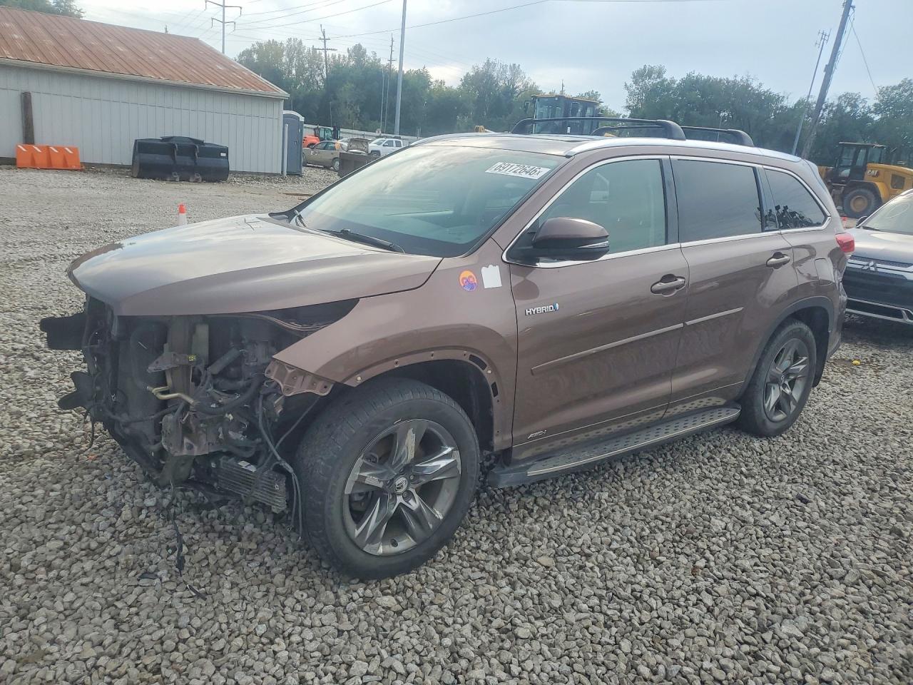2017 TOYOTA HIGHLANDER Ltd/Ltd Platinum Hybrid — Front 3/4