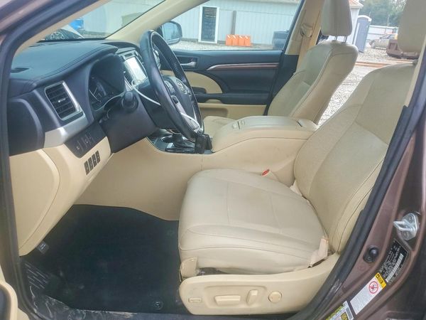 2017 TOYOTA HIGHLANDER Ltd/Ltd Platinum Hybrid — DENT
