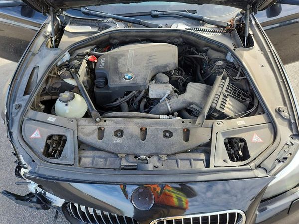2016 BMW 5 SERIES xDrive — Engine bay
