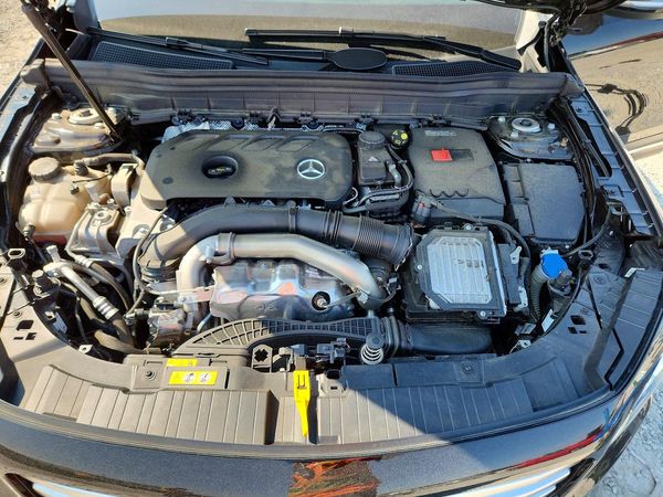 2024 MERCEDES-BENZ GLB — Engine bay