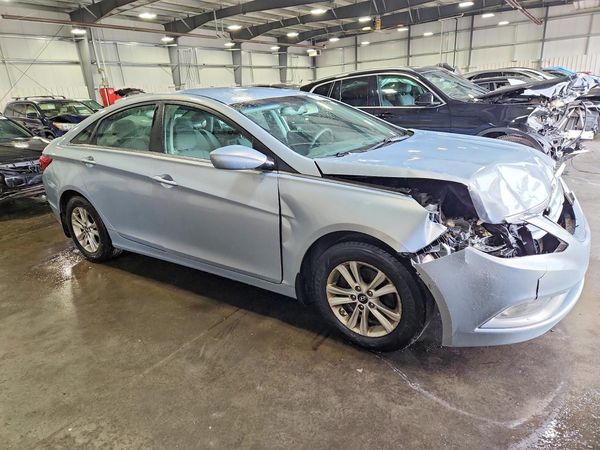 2013 HYUNDAI SONATA GLS/ GLS Popular — Passenger 3/4