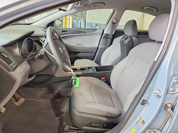 2013 HYUNDAI SONATA GLS/ GLS Popular — DENT