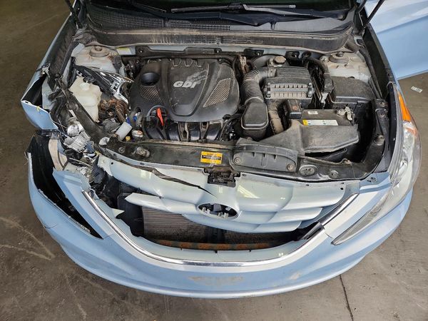 2013 HYUNDAI SONATA GLS/ GLS Popular — Engine bay