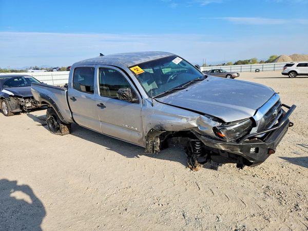2014 TOYOTA TACOMA Delux Grade — Passenger 3/4