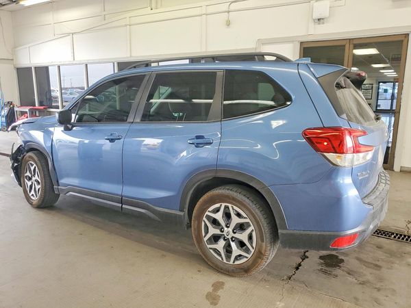 2022 SUBARU FORESTER Premium