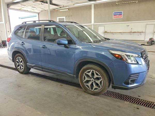 2022 SUBARU FORESTER Premium