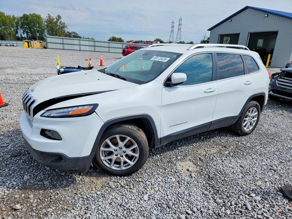 2014 JEEP CHEROKEE Latitude — Front 3/4
