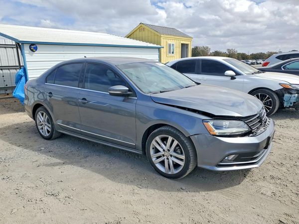 2017 VOLKSWAGEN JETTA SEL, SEL Premium — Passenger 3/4