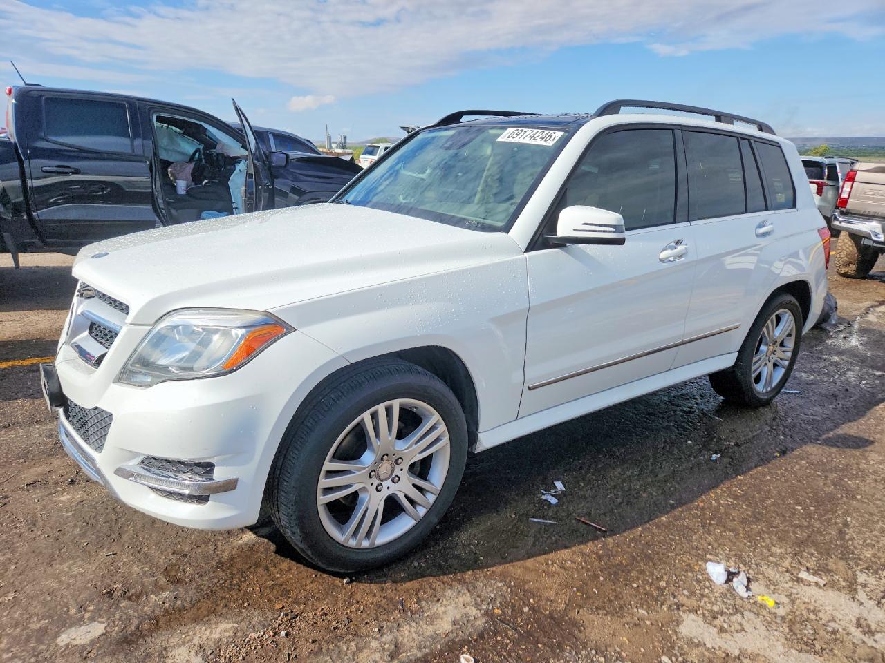 2015 MERCEDES-BENZ GLK — Front 3/4