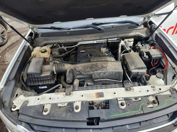 2020 CHEVROLET COLORADO LT — Engine bay