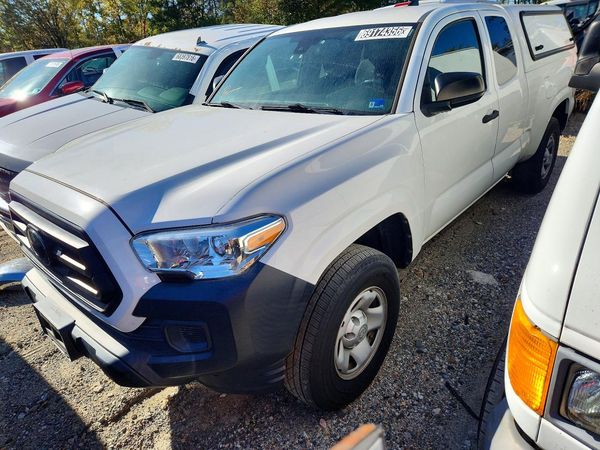 2021 TOYOTA TACOMA SR5 — Front 3/4