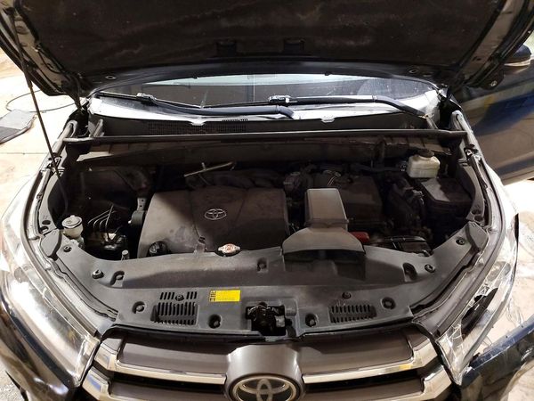 2019 TOYOTA HIGHLANDER Ltd/Ltd Platinum — Engine bay
