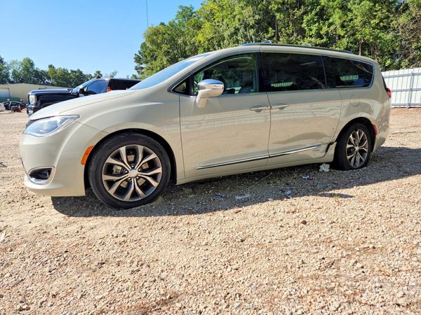 2019 CHRYSLER PACIFICA — DSFA — Front 3/4