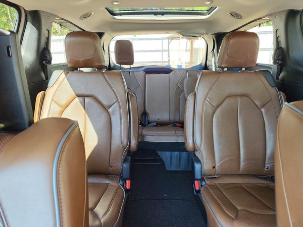 2019 CHRYSLER PACIFICA Limited — SUVN
