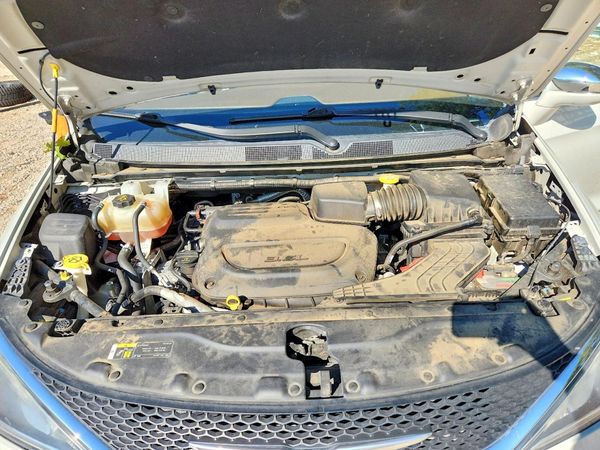 2019 CHRYSLER PACIFICA Limited — Engine bay