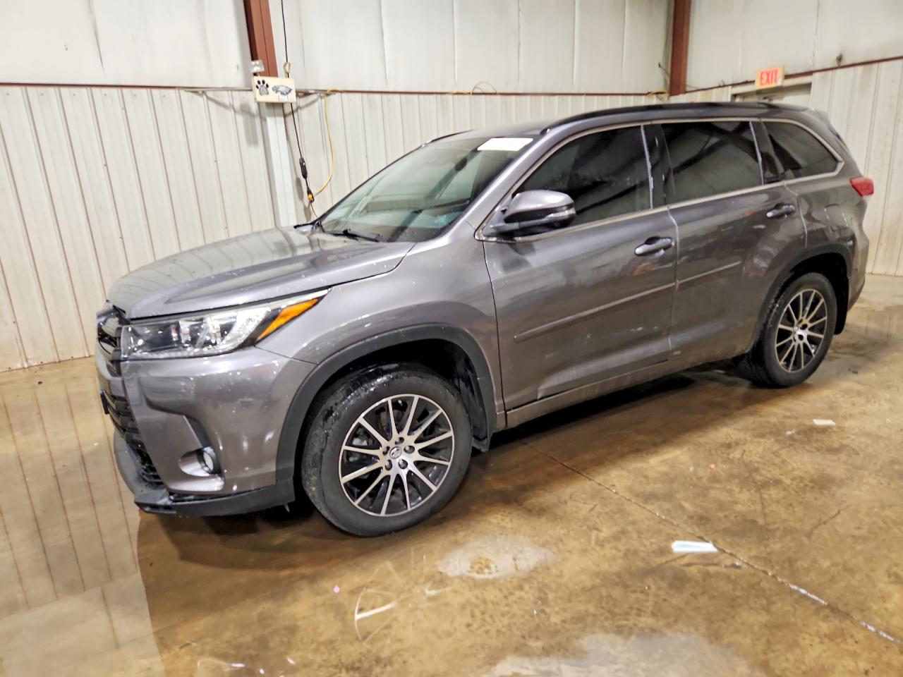2018 TOYOTA HIGHLANDER — Front 3/4