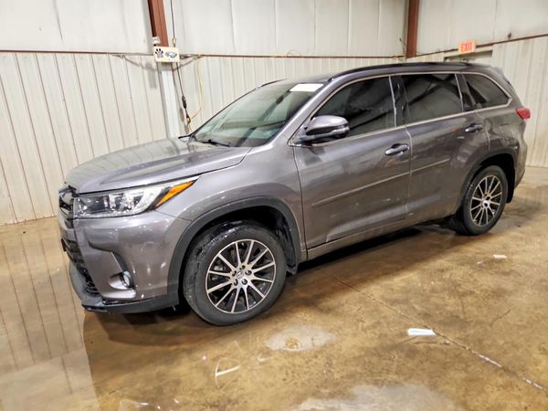 2018 TOYOTA HIGHLANDER — Front 3/4