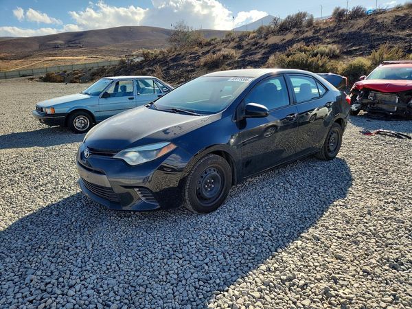 2015 TOYOTA COROLLA — Front 3/4