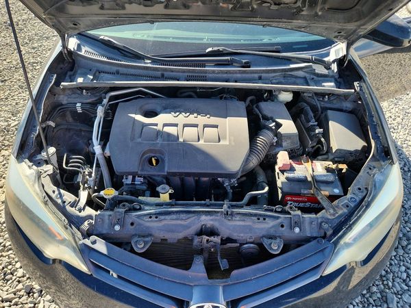 2015 TOYOTA COROLLA — Engine bay