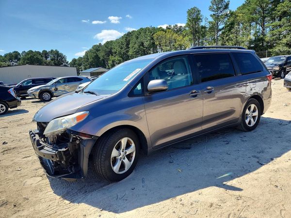 2016 TOYOTA SIENNA