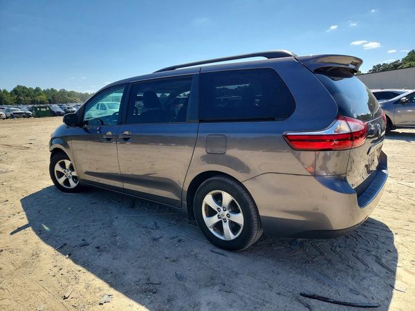 2016 TOYOTA SIENNA