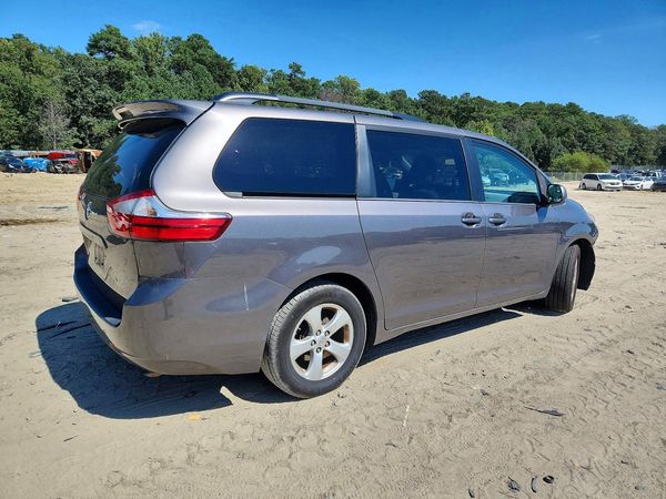 2016 TOYOTA SIENNA