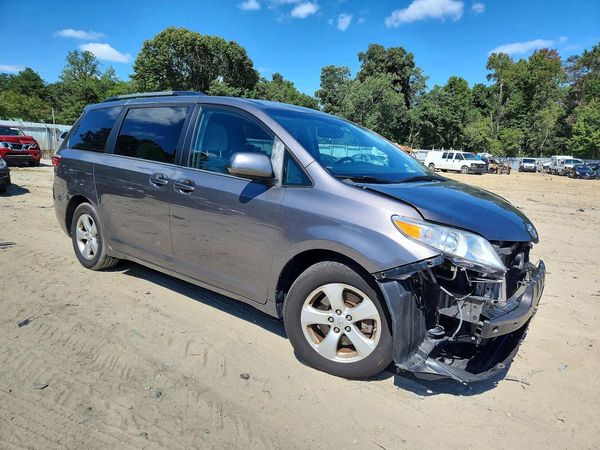 2016 TOYOTA SIENNA
